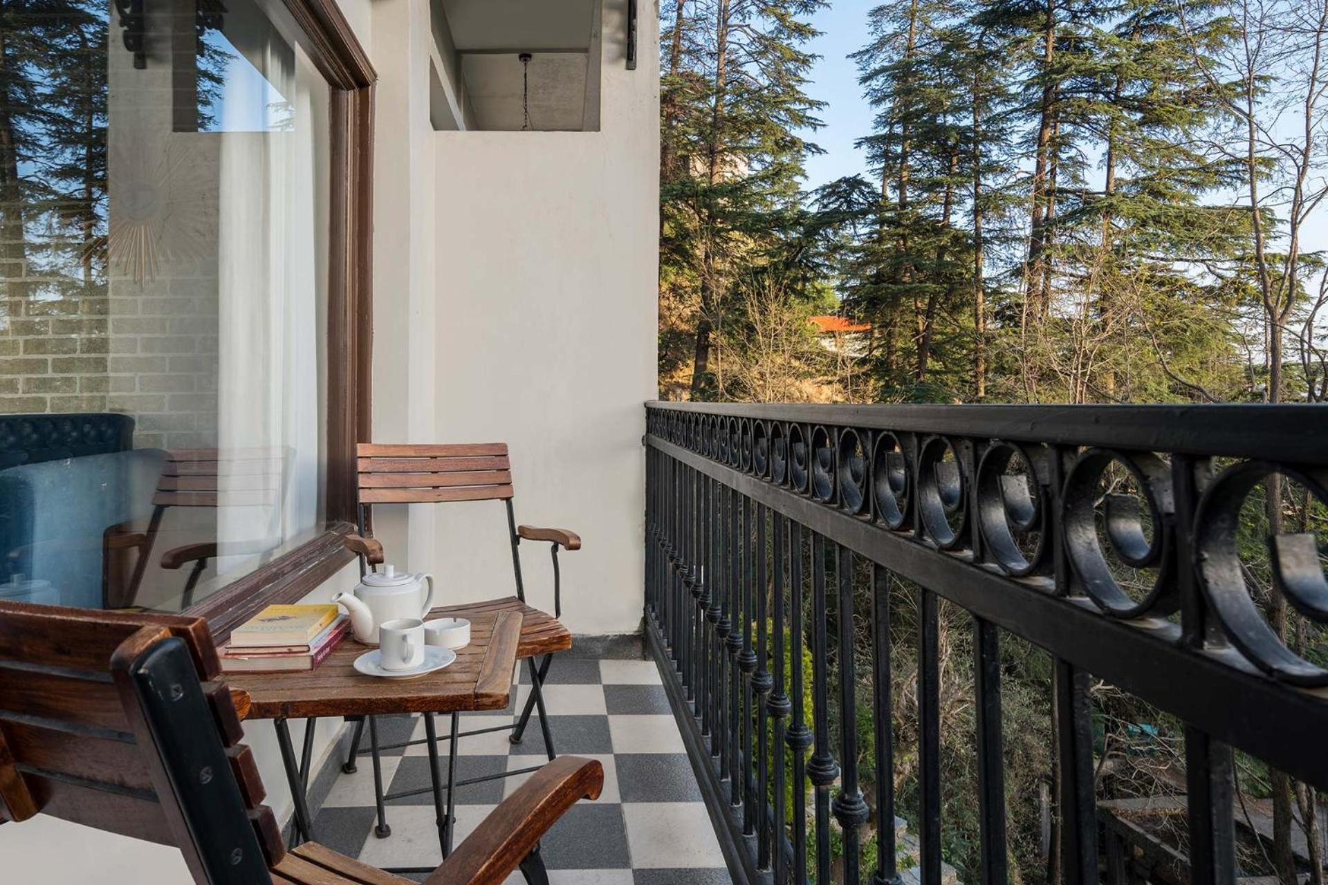 Stayvista At Pine Estate With Outdoor Jacuzzi Shimla Extérieur photo