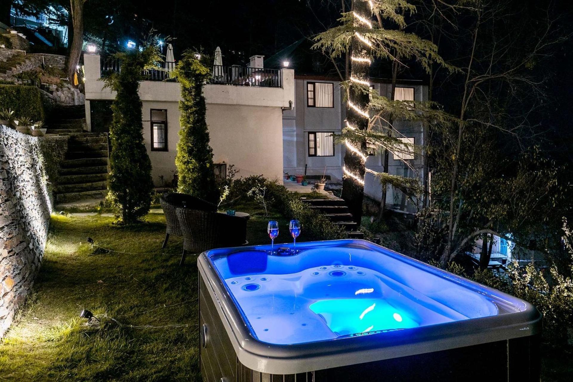 Stayvista At Pine Estate With Outdoor Jacuzzi Shimla Extérieur photo